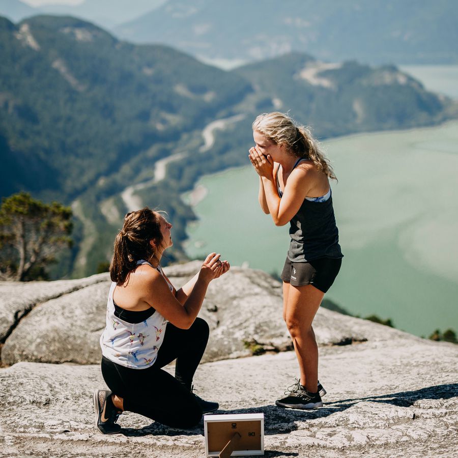Hiking proposal on top of a cliff