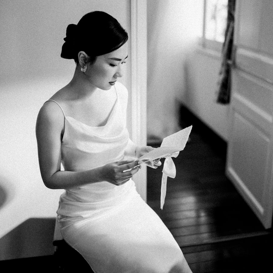 bride reading letter on wedding day