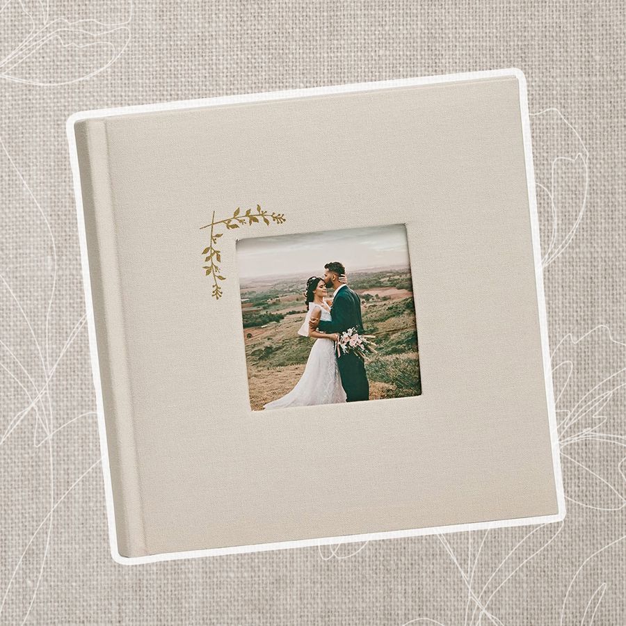 La Lente Luxury Linen Photo Album on a beige background