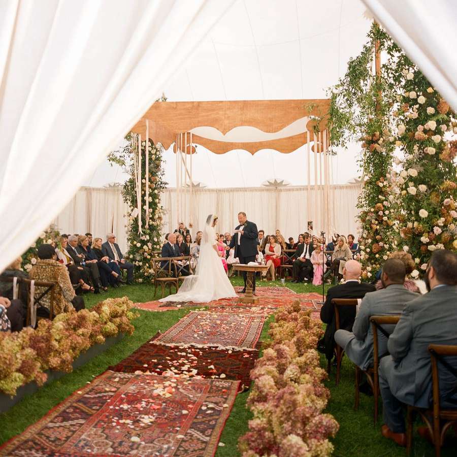 wedding aisle with hydrangeas