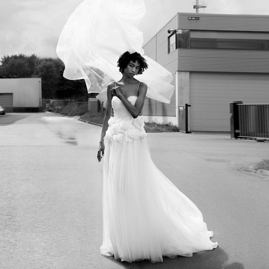 White Full Length Sleeveless Wedding Dress With Flowers and Veil